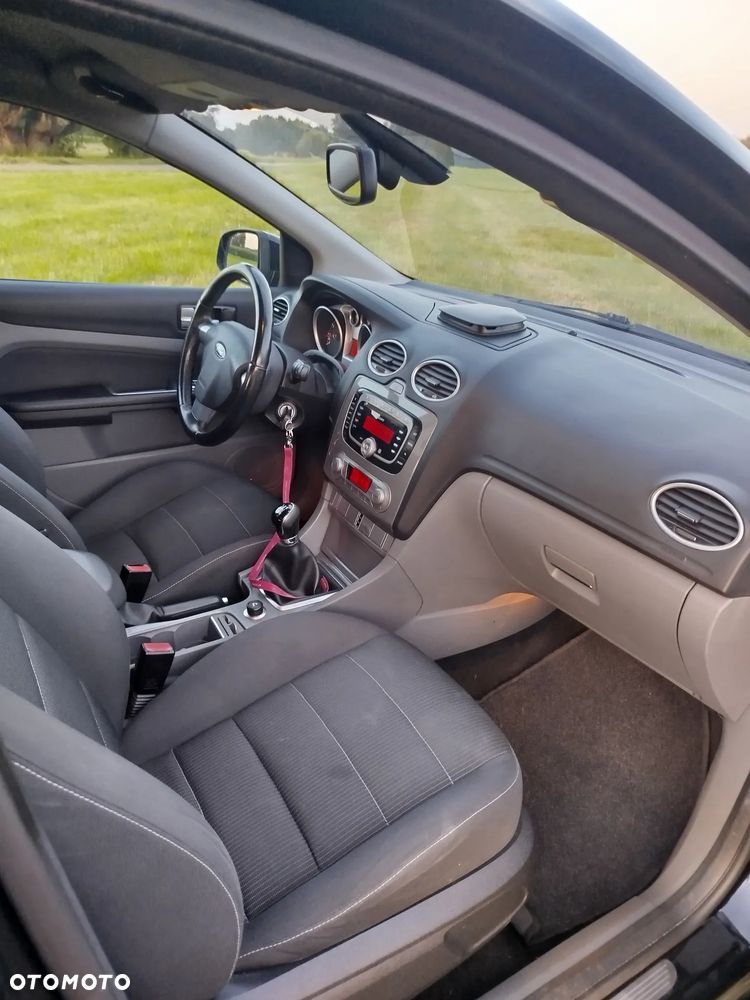 Ford Focus 1.8 Ghia - 11
