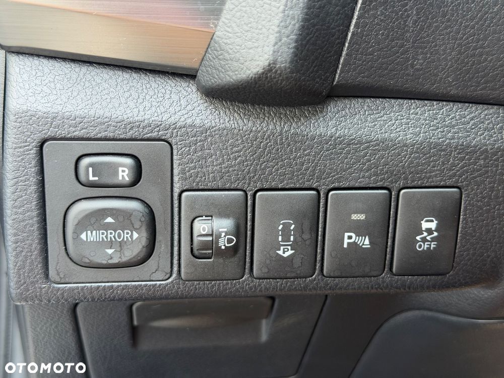 Toyota Auris 1.6 Premium + - 24