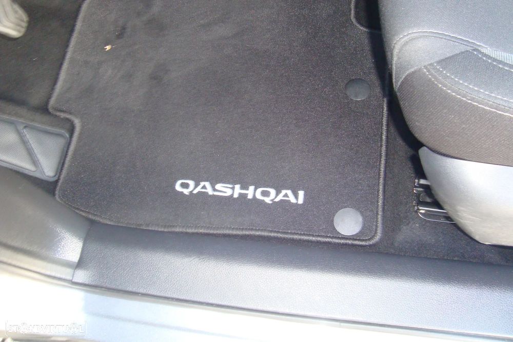 Nissan Qashqai 1.5 dCi N-Connecta J18+Led - 26