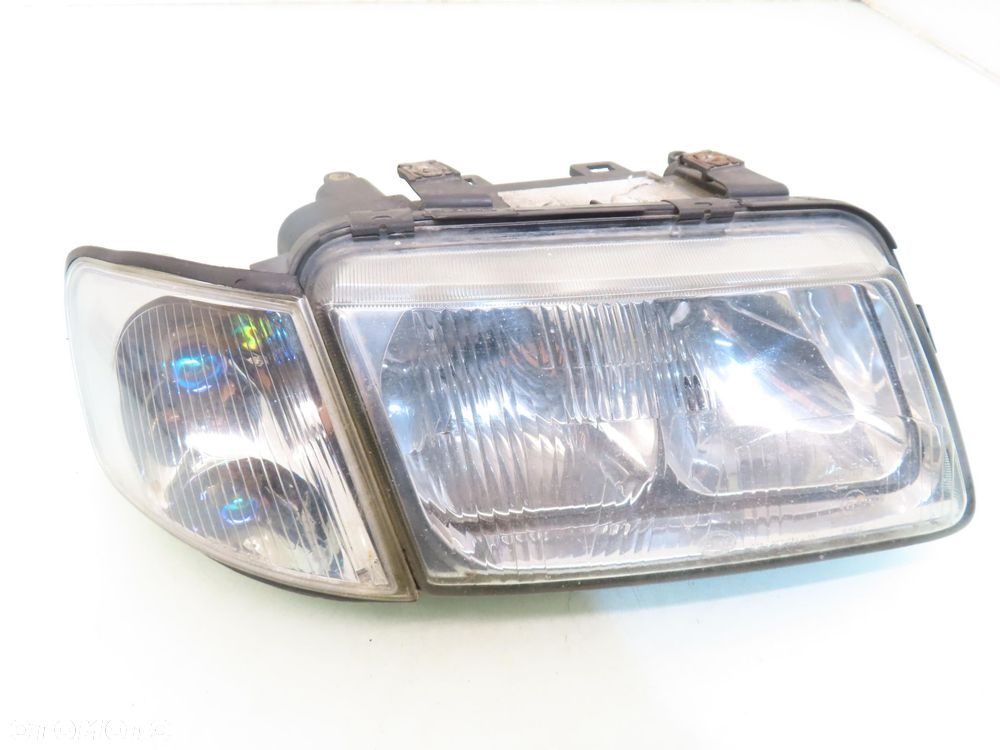 LAMPA PRAWA PRZEDNIA AUDI A3 8L - 1