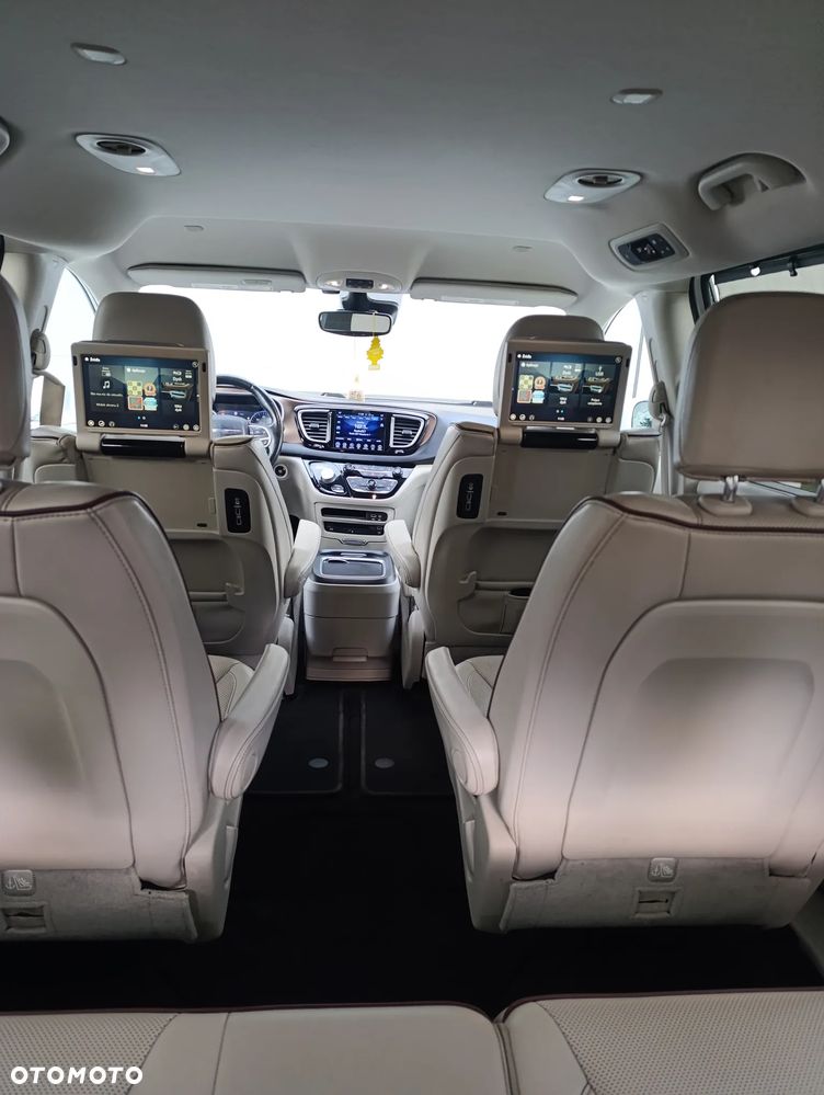 Chrysler Pacifica - 22