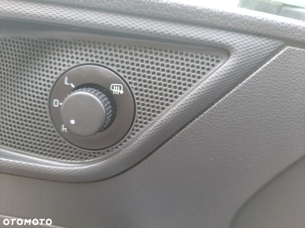 Skoda RAPID 1.2 TSI Ambition - 22