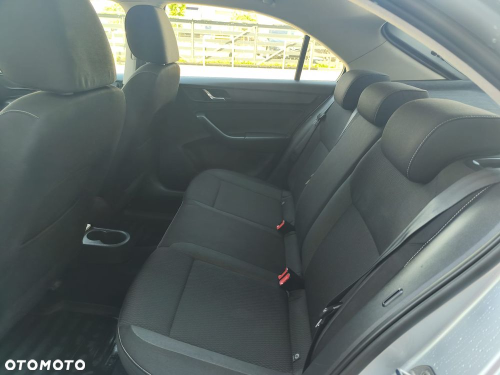 Skoda RAPID - 12