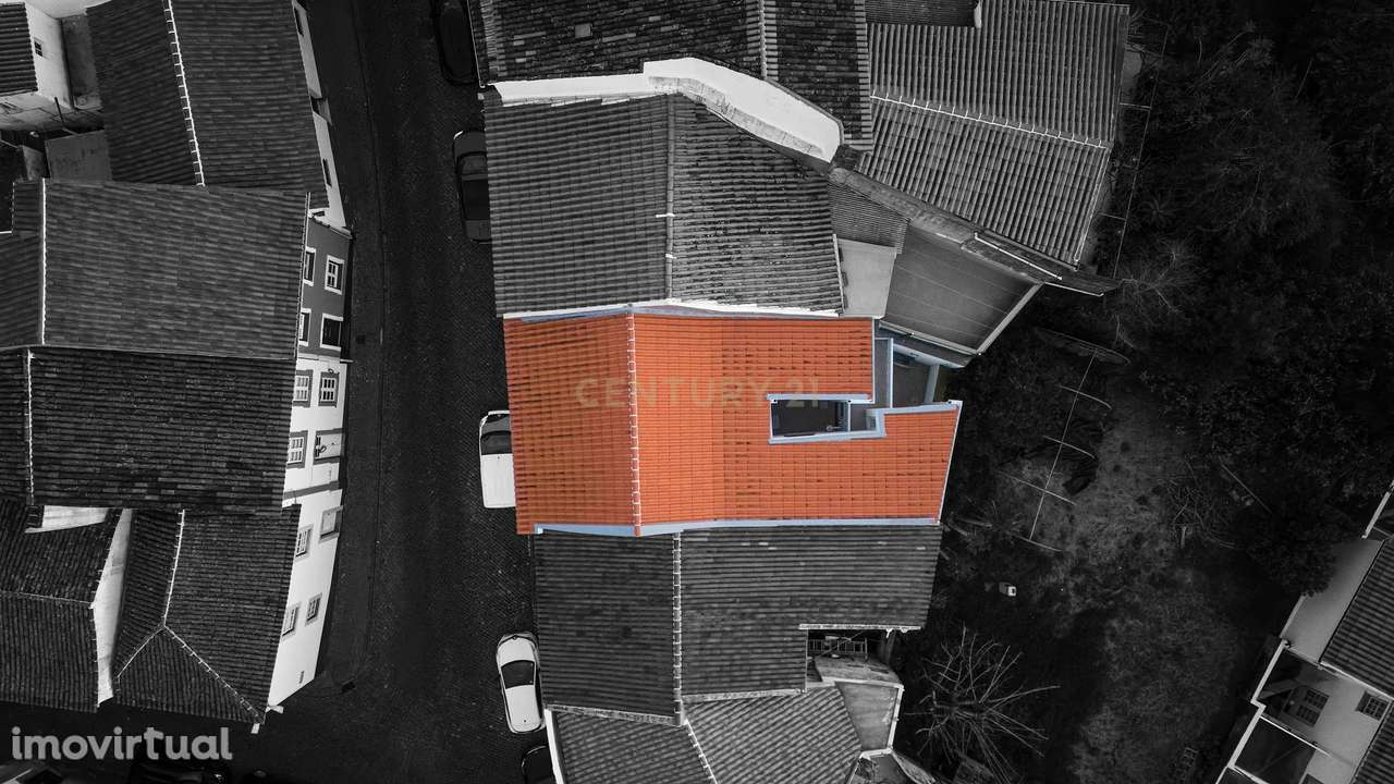 Oportunidade Única: T3 + T2 com Excelente Potencial - Grande imagem: 5/25