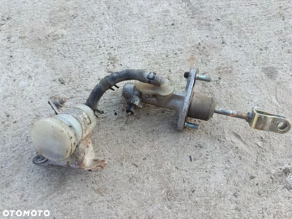 Pompa sprzęgła Pinin 1.8 - 2