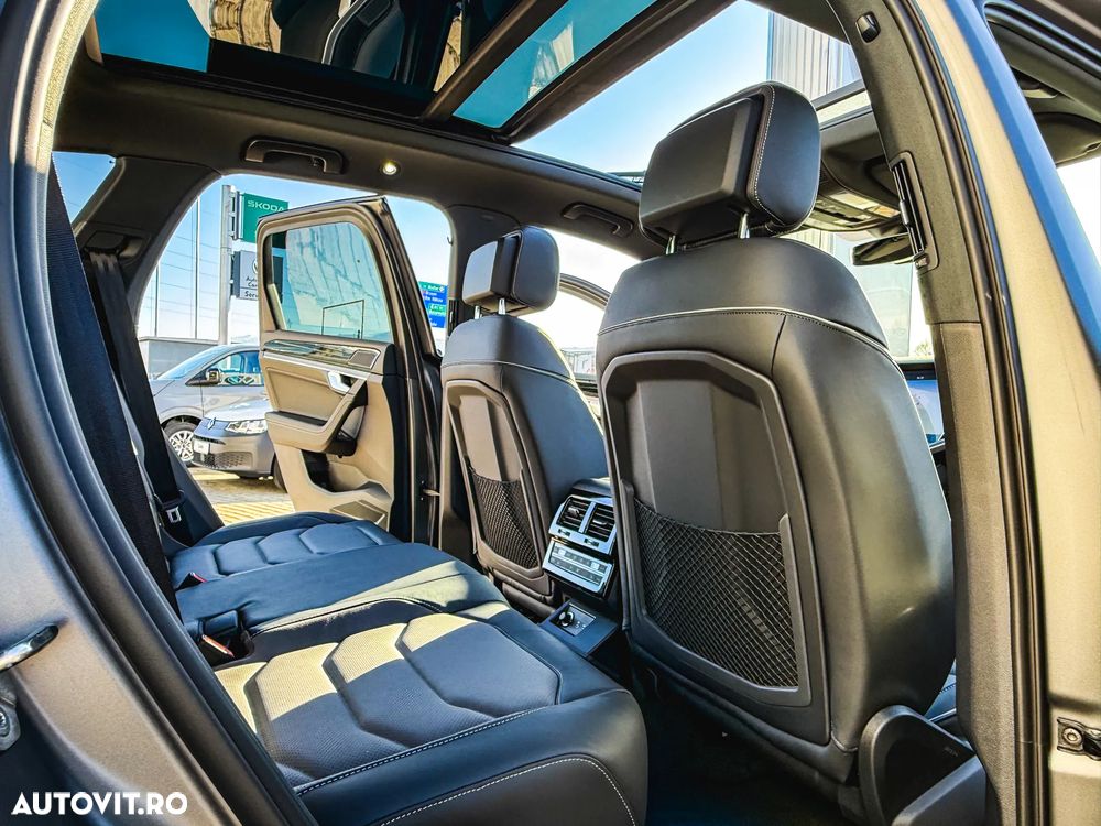 Volkswagen Touareg V6 TDI 4MOTION R-Line - 24