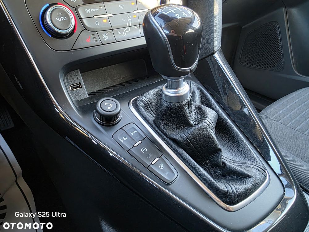 Ford Focus 1.0 EcoBoost STart-Stopp-System TITANIUM DESIGN - 34