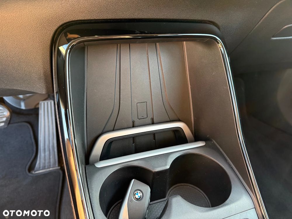 BMW Seria 2 218d - 24
