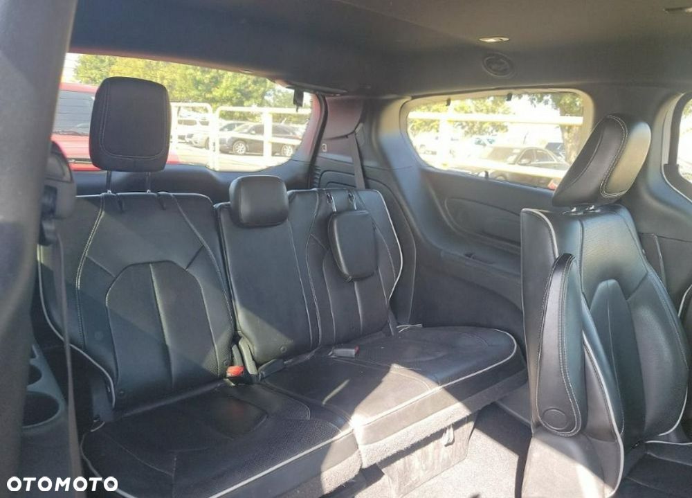 Chrysler Pacifica - 10