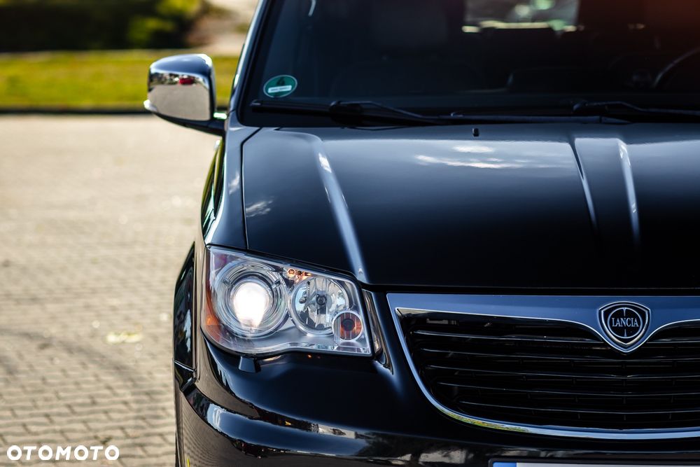Lancia Voyager 2014 photo 5