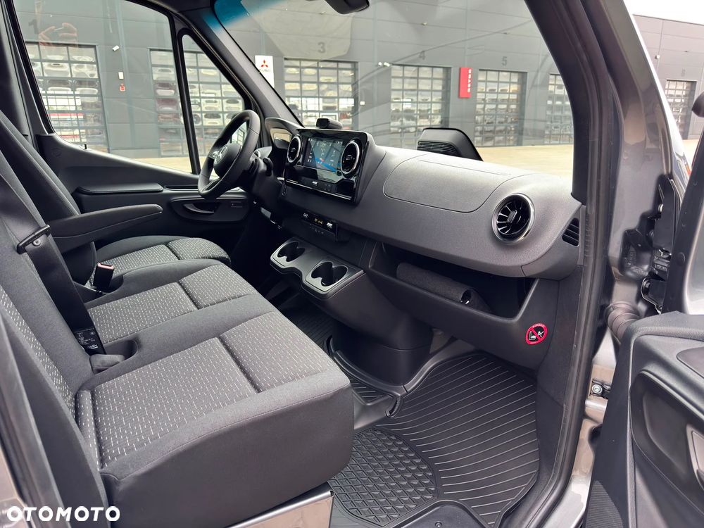Mercedes-Benz Sprinter - 14