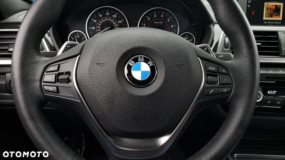 BMW Seria 3 330i Sport Line - 24