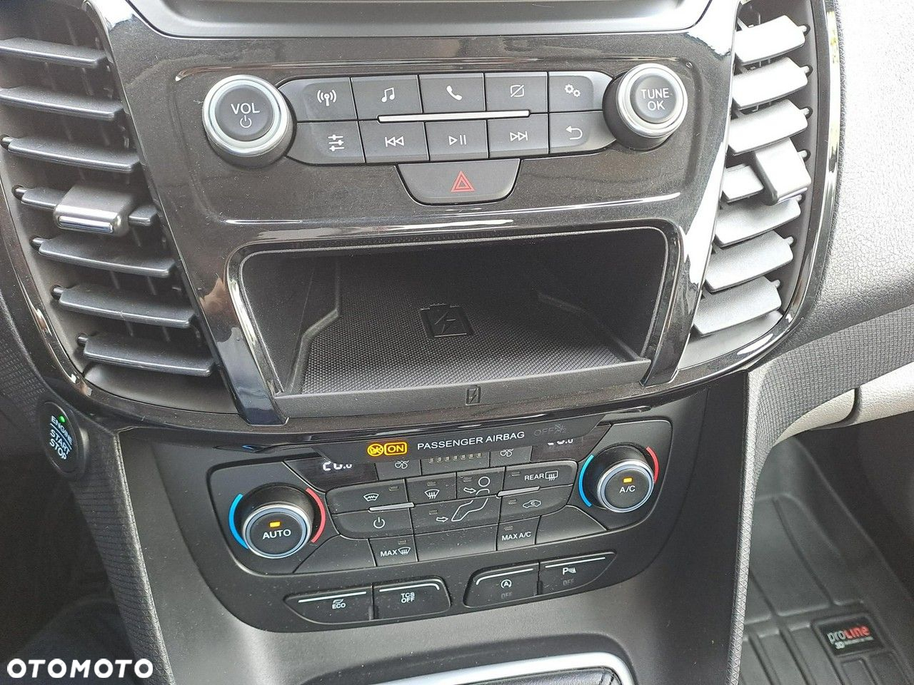 Ford Tourneo Connect Grand - 26