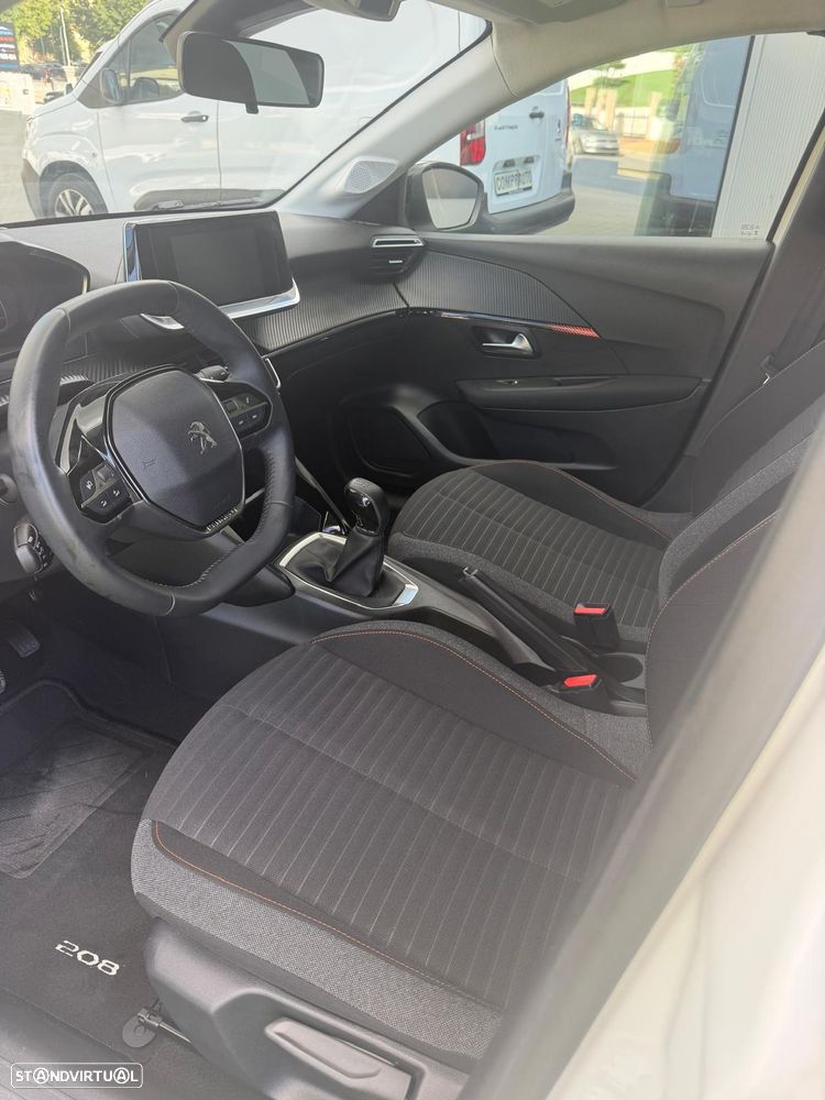 Peugeot 208 - 13