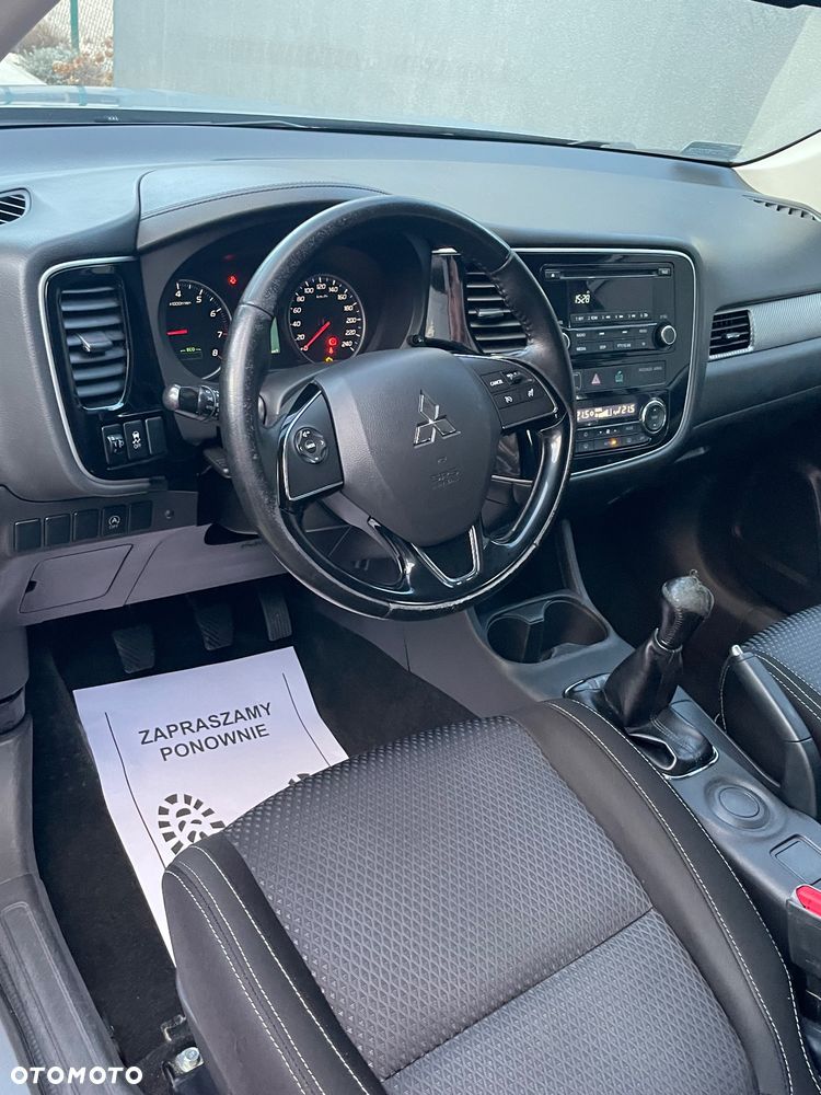 Mitsubishi Outlander 2.0 Invite + 2WD - 15