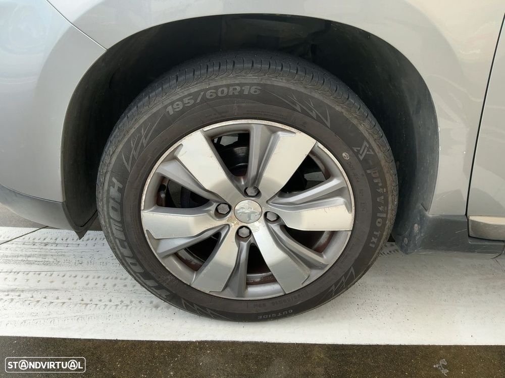 Peugeot 2008 1.2 VTi Allure - 29