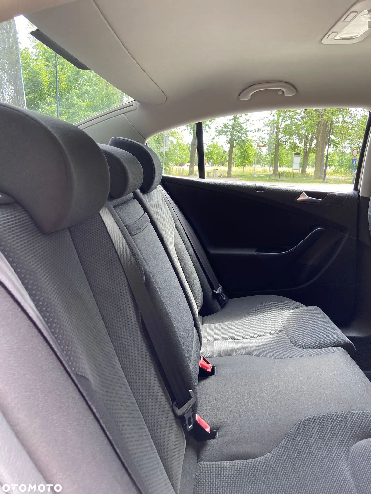 Volkswagen Passat 2.0 TDI Comfortline R-Style - 16