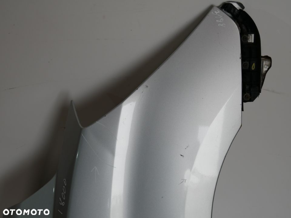 BŁOTNIK PRZEDNI PRAWY HYUNDAI H1 I800 07-15  MCL - 2