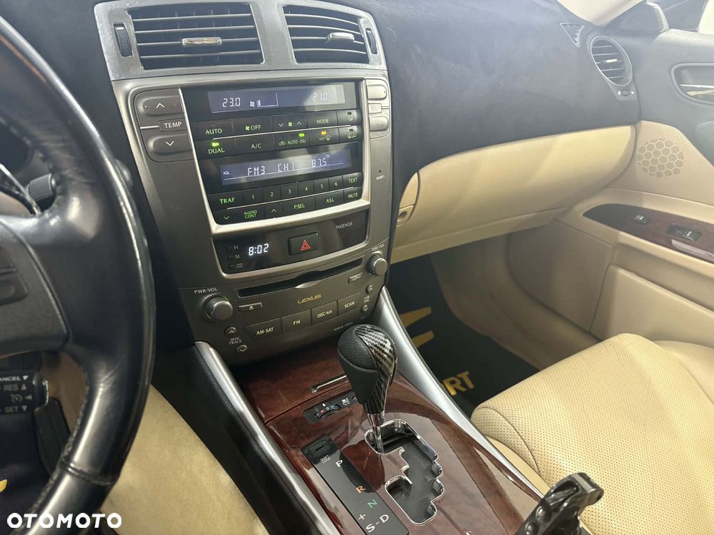 Lexus IS - 28