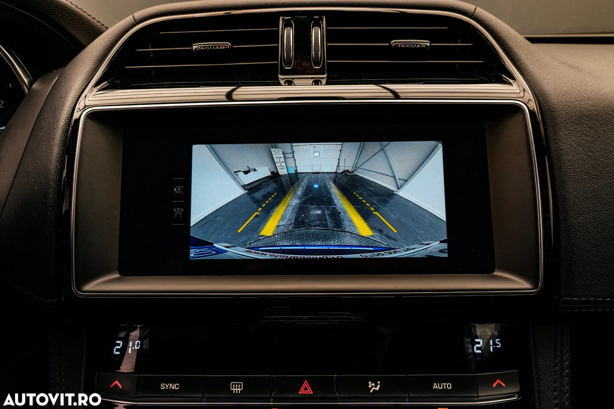 Jaguar F-Pace 25d AWD Pure - 20