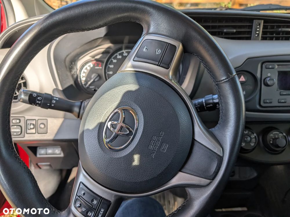Toyota Yaris 2018 photo 2