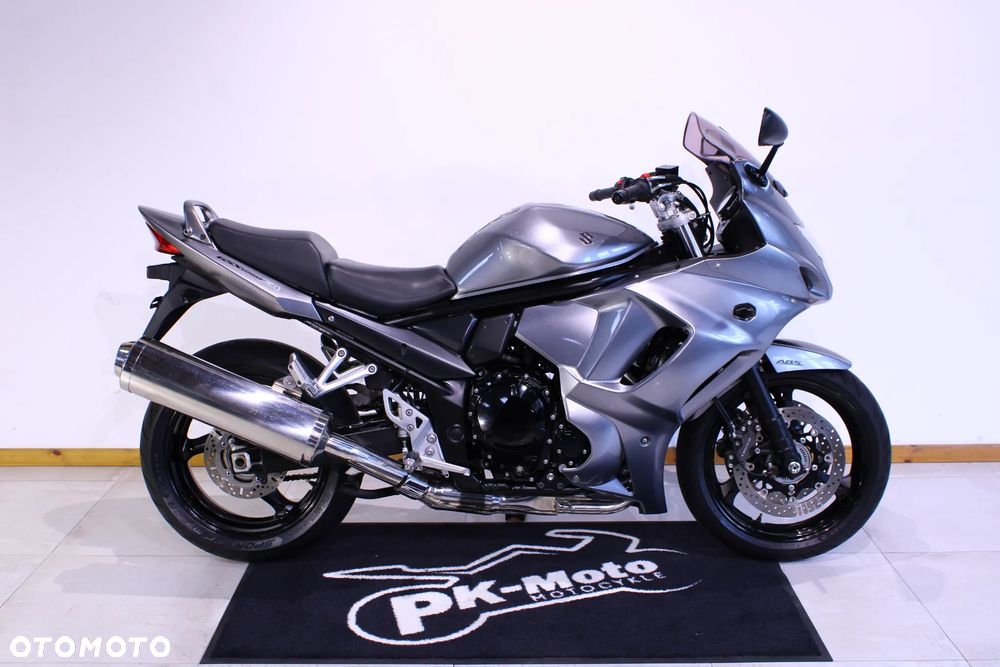 Suzuki GSX - 2