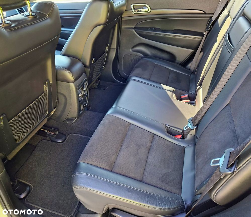 Jeep Grand Cherokee - 31