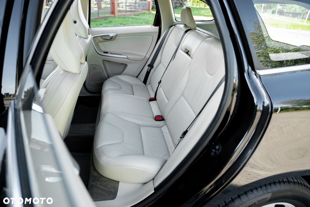 Volvo XC 60 T6 AWD RDesign - 17