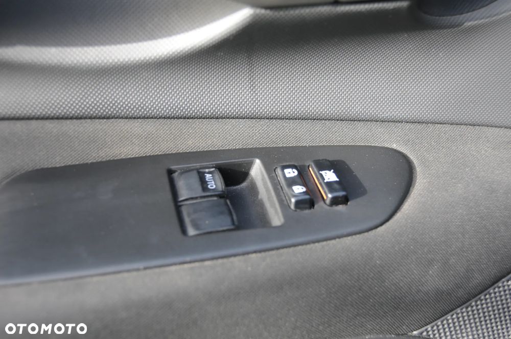 Toyota Auris 1.4 D-4D Terra - 11