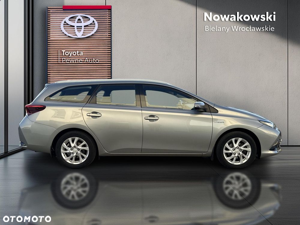 Toyota Auris Hybrid 135 Premium - 23