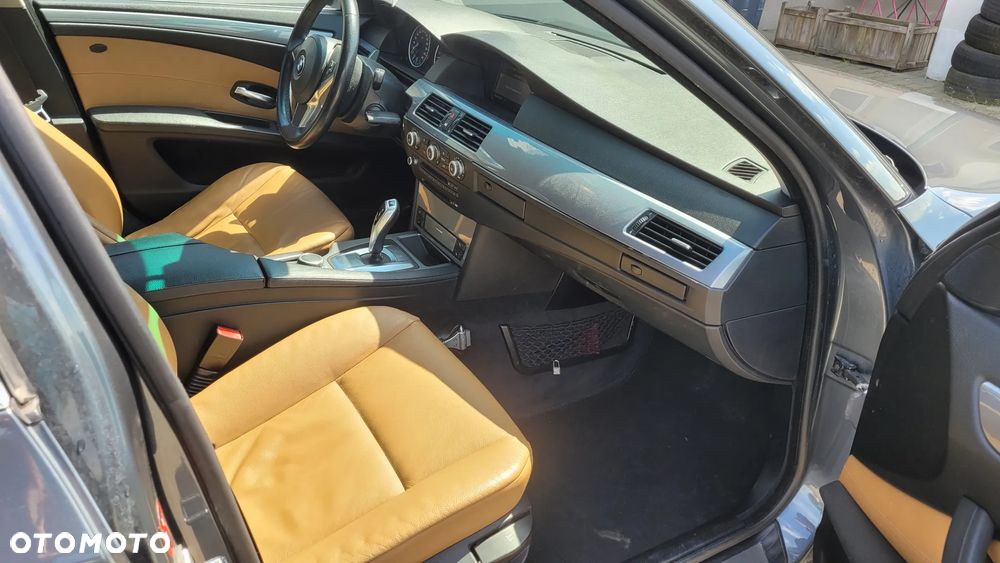 BMW Seria 5 525d - 13
