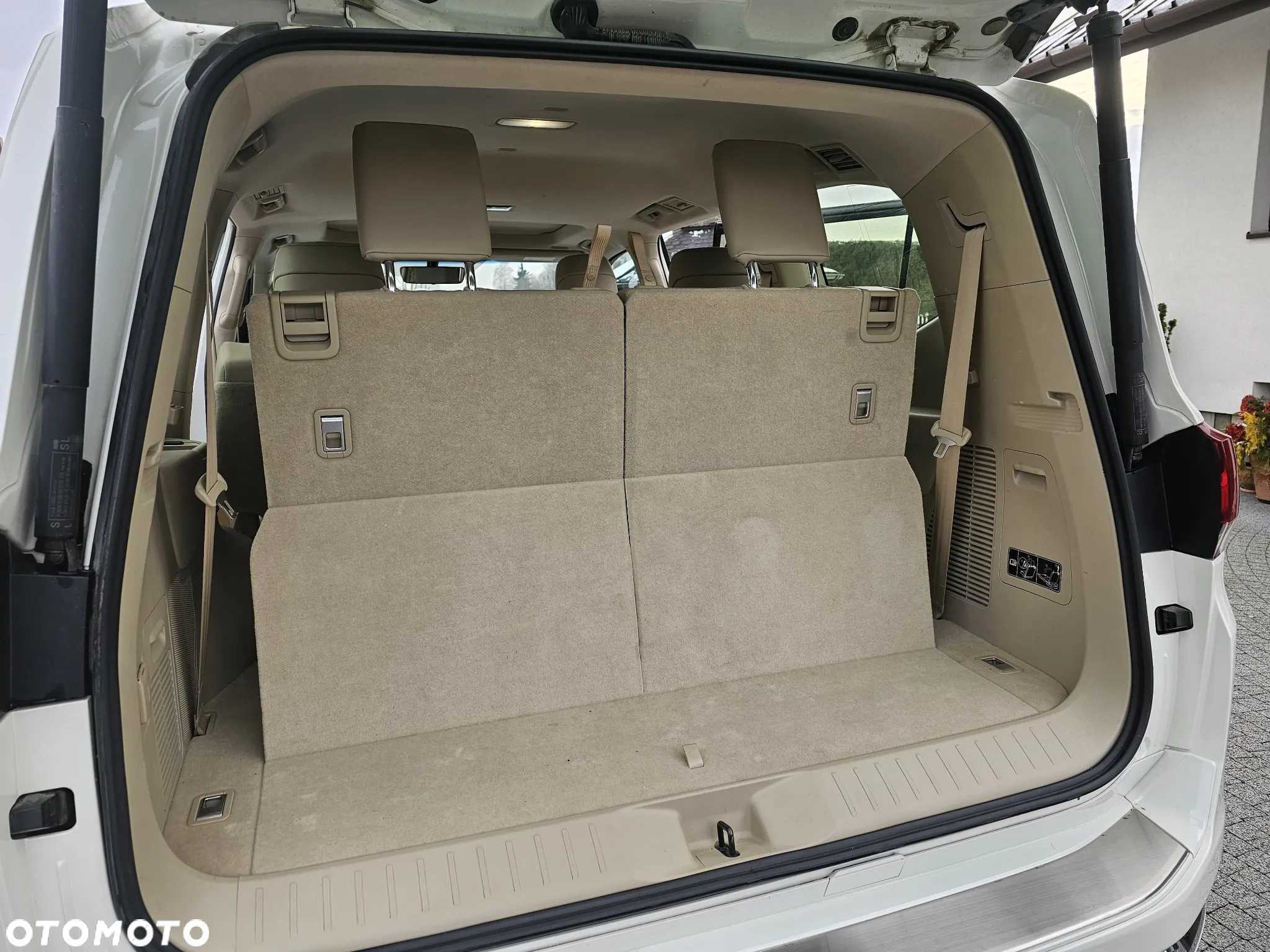 Toyota Land Cruiser - 22