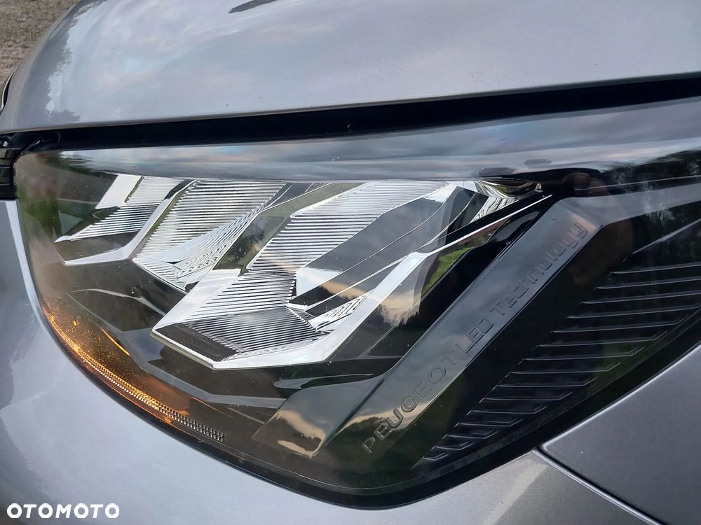 Peugeot 2008 BlueHDi 130 EAT8 Allure - 11