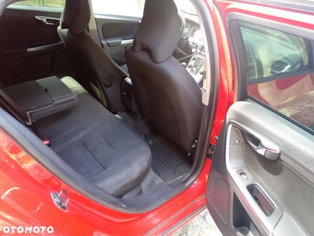 Volvo V60 D3 Momentum - 24