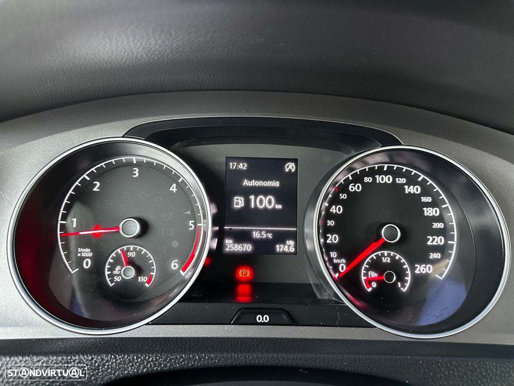 VW Golf 1.6 TDI Confortline - 24