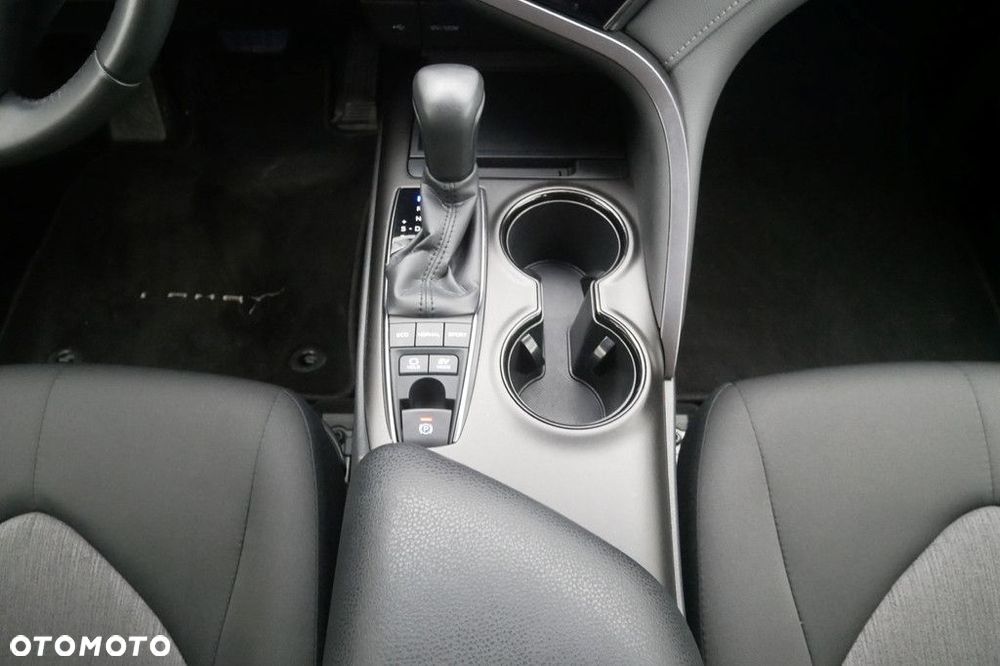 Toyota Camry 2.5 Hybrid Comfort CVT - 11