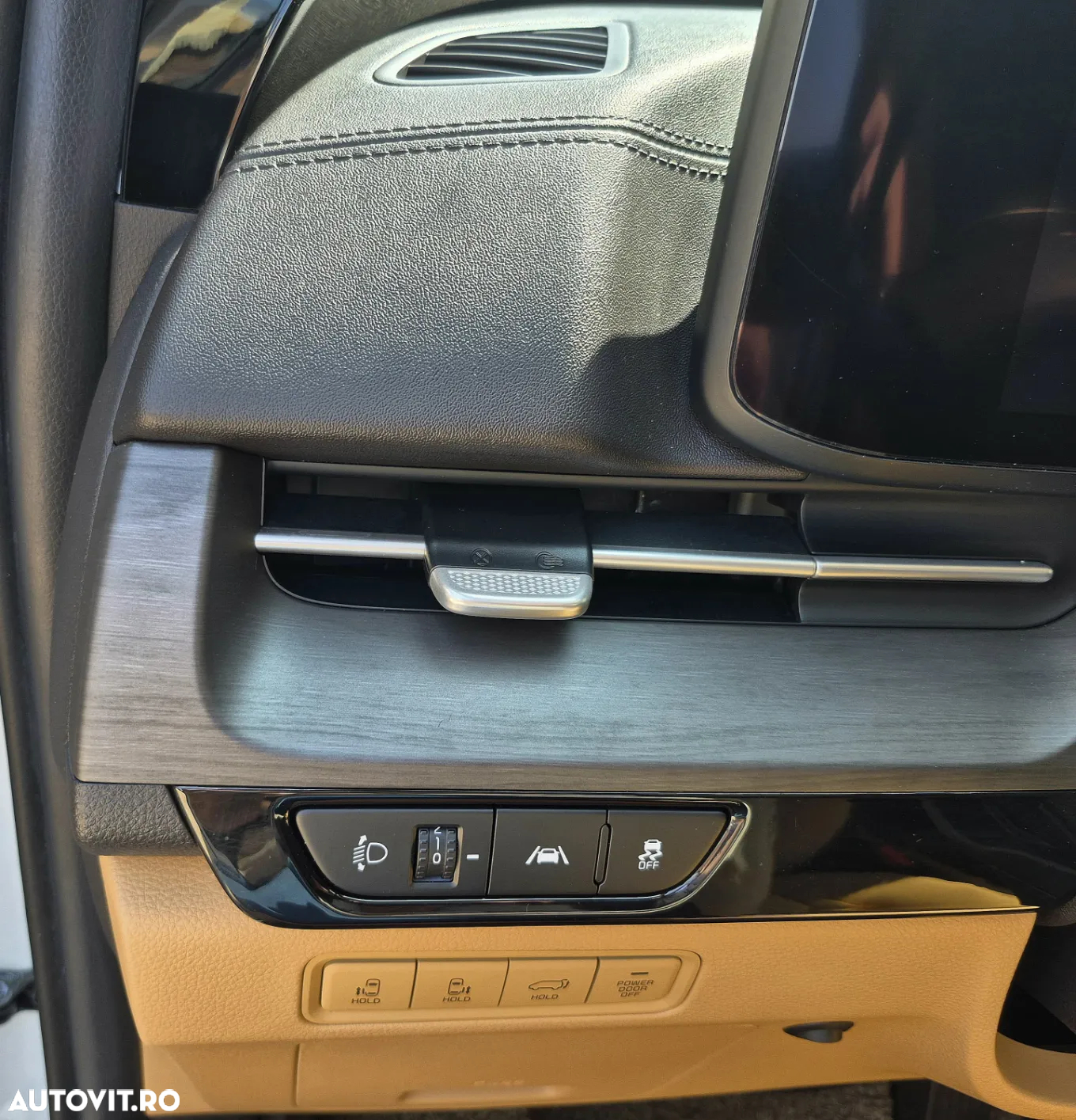 Kia Carnival - 23