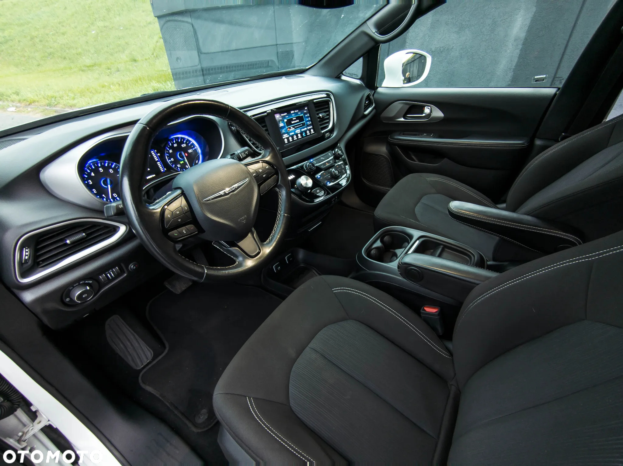 Chrysler Pacifica - 24