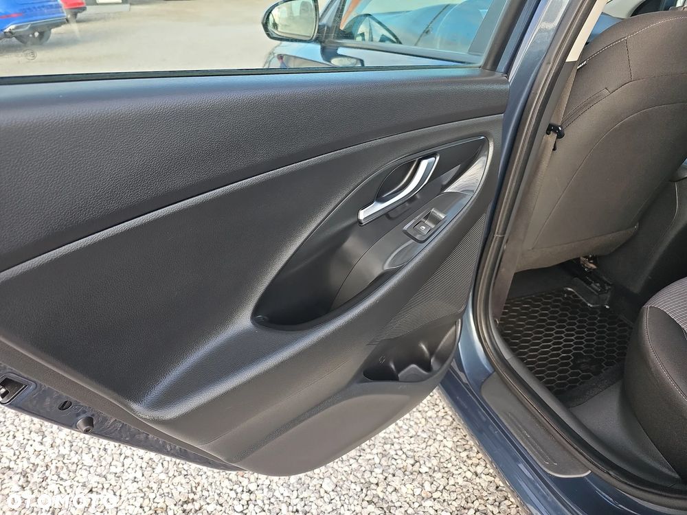 Hyundai i30 1.5 DPI Classic + - 26