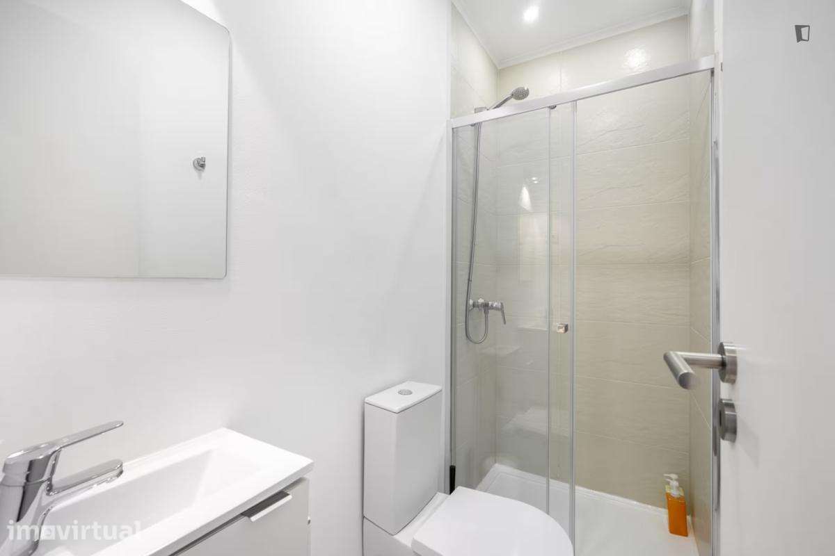 Quarto - localizado em Penha Lisbon - Grande imagem: 2/11
