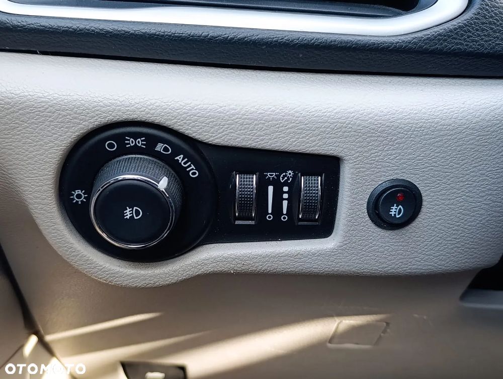 Chrysler Pacifica - 23