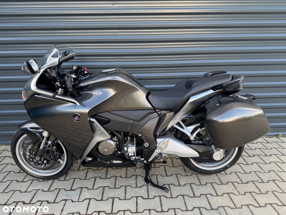 Honda VFR - 4