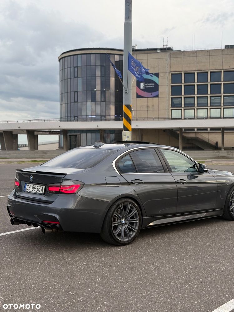 BMW Seria 3 330i xDrive M Sport - 5