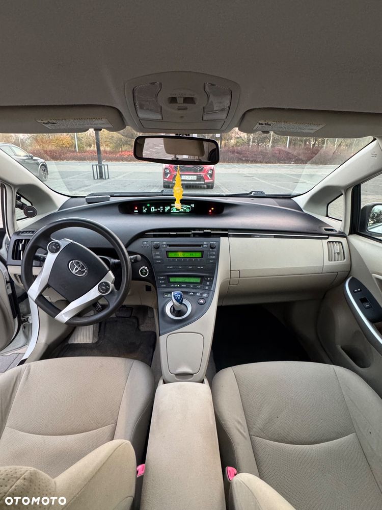 Toyota Prius (Hybrid) - 9