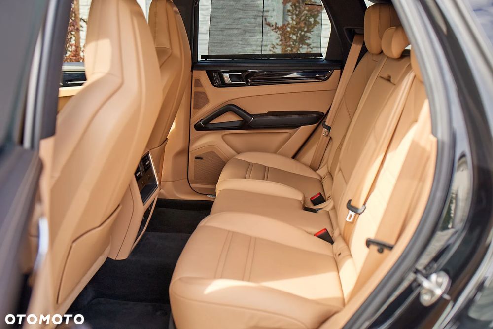 Porsche Cayenne - 22