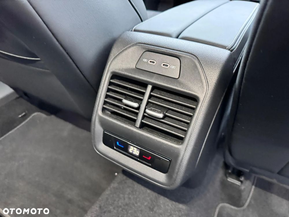 Volkswagen Passat - 25