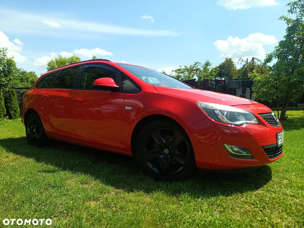 Opel Astra 1.6 Turbo Color Edition - 1