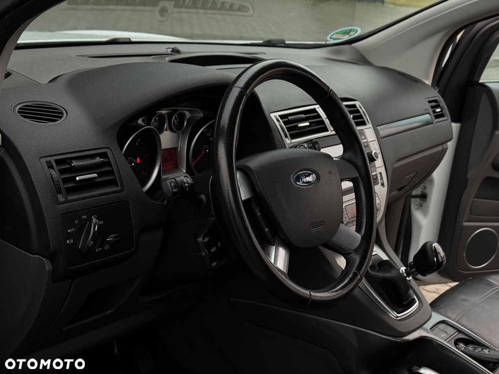 Ford Kuga 2.0 TDCi 2x4 Titanium - 23