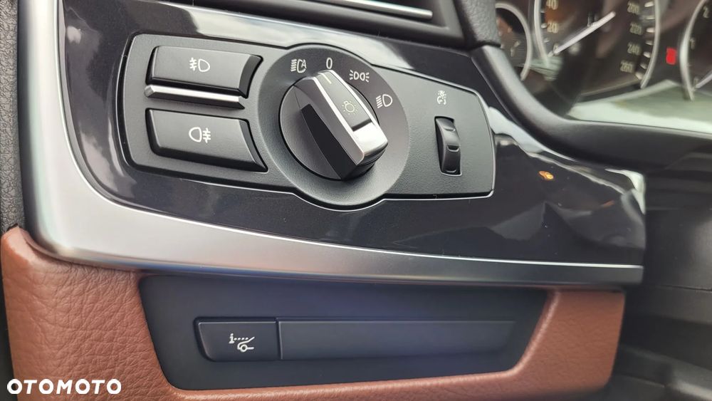 BMW Seria 5 520d Efficient Dynamics - 11