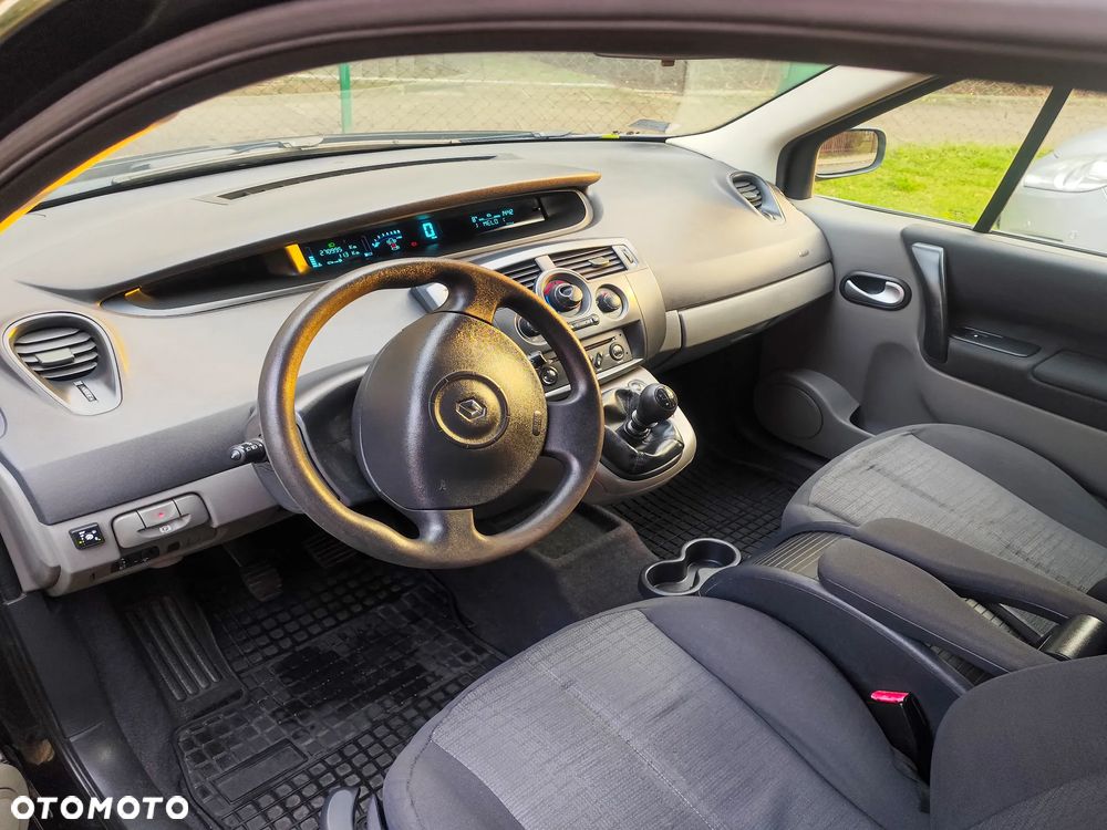 Renault Scenic 1.6 16V Privilege - 12